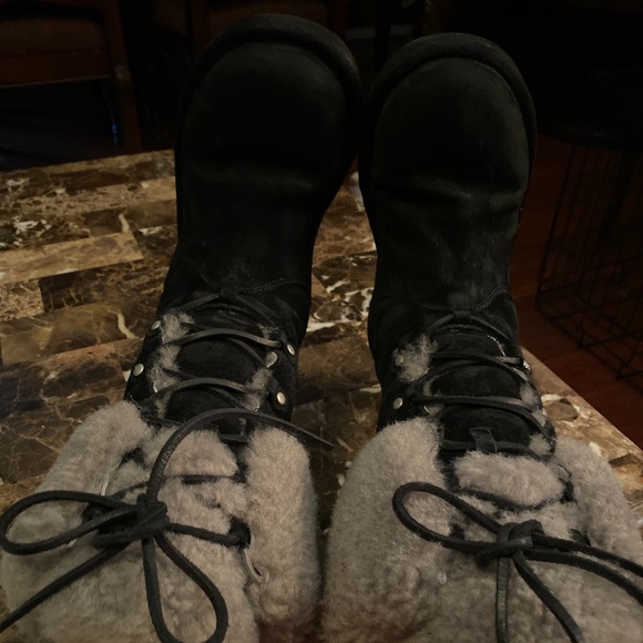 UGGS S/N 1892 Shoes - UGGS S/N 1892 Ugg’s Australia Montclair